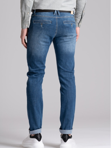 Vaqueros de hombre con lavado medio-oscuro