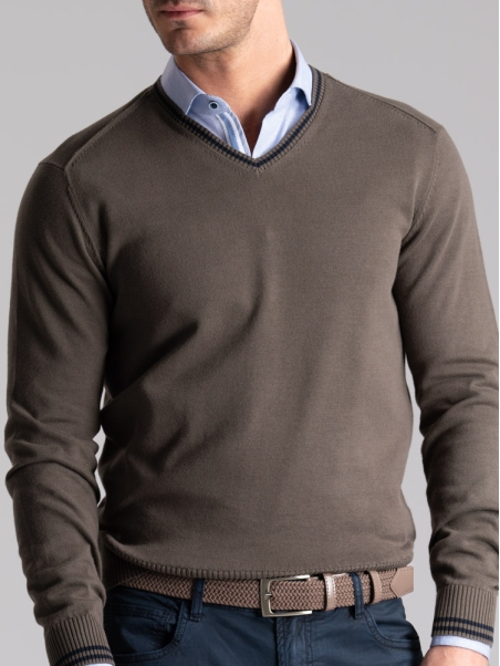 Jersey de hombre de algodón con cuello de pico y contrastes