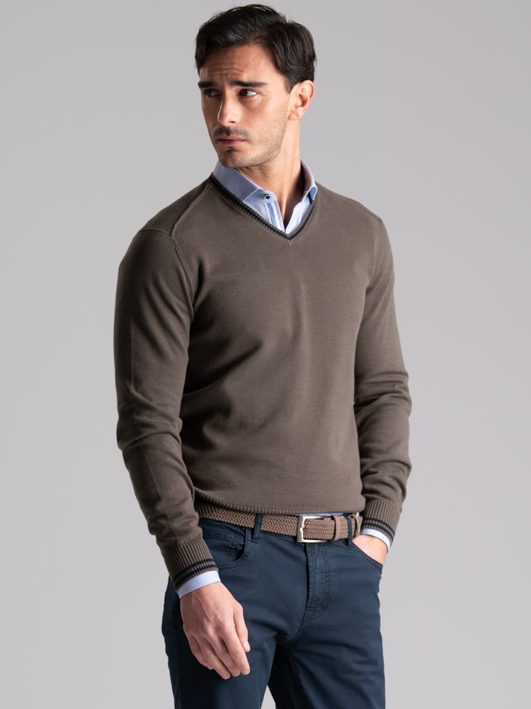 Jersey de hombre de algodón con cuello de pico y contrastes