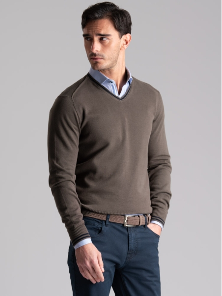Jersey de hombre de algodón con cuello de pico y contrastes