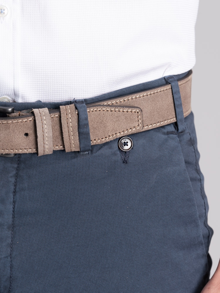 Cinturón masculino de ante con doble costura