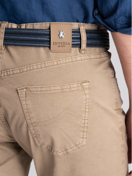 Pantalón de cinco bolsillos para hombre en algodón tricotina viejo