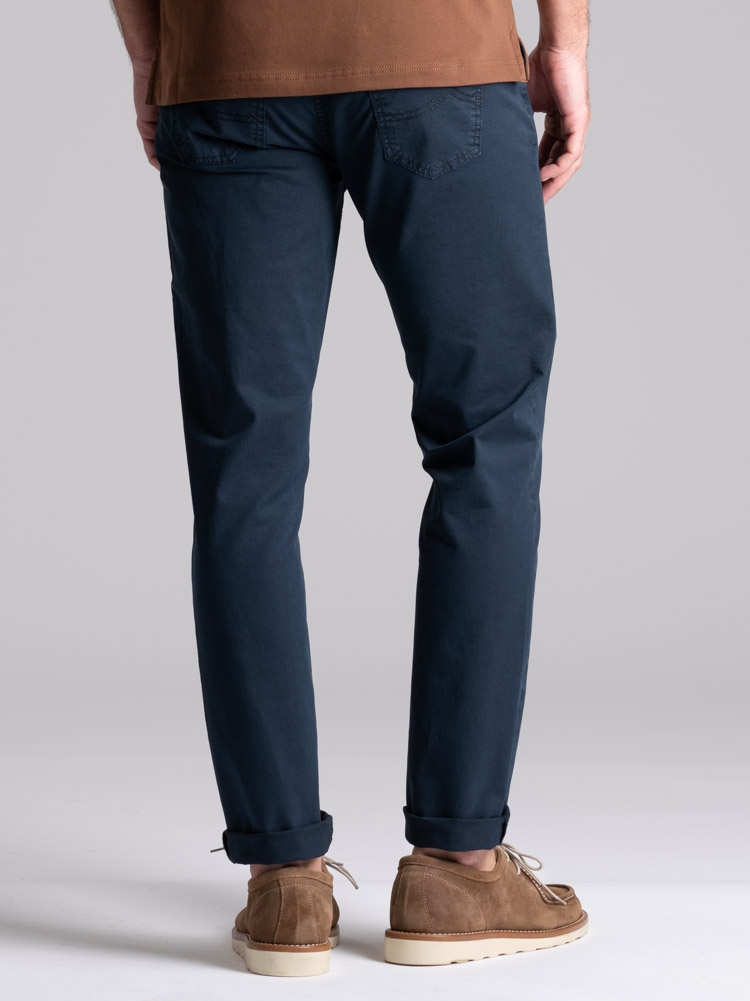 Pantalón de cinco bolsillos para hombre en algodón tricotina viejo