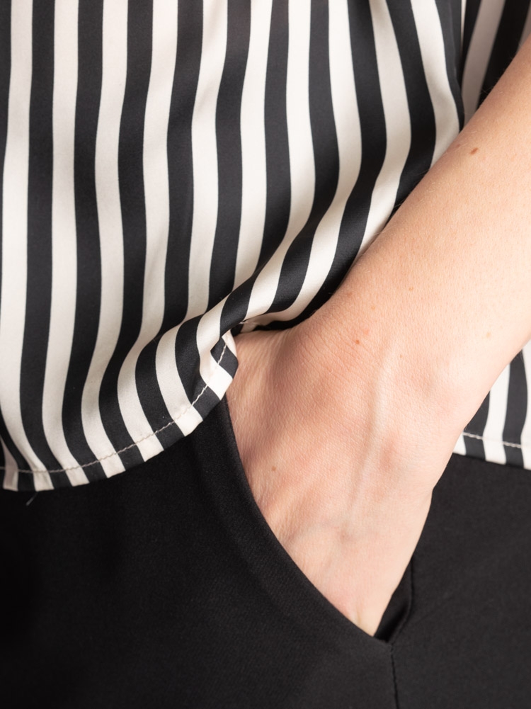 Camiseta sin mangas de rayas para mujer con gancho metálico