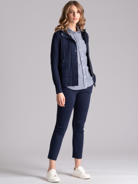 Chaqueta azul con capucha...