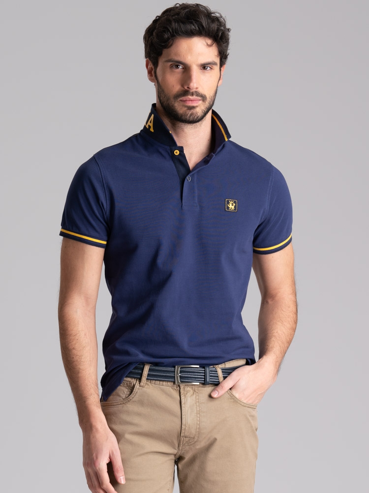 Polo de hombre de media manga con cuello estampado