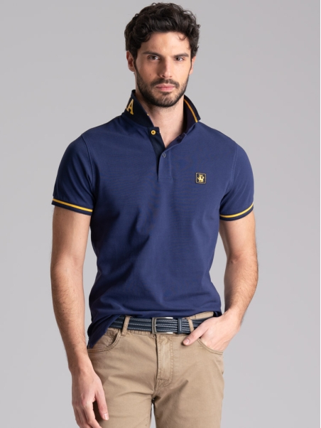 Polo de hombre de media manga con cuello estampado