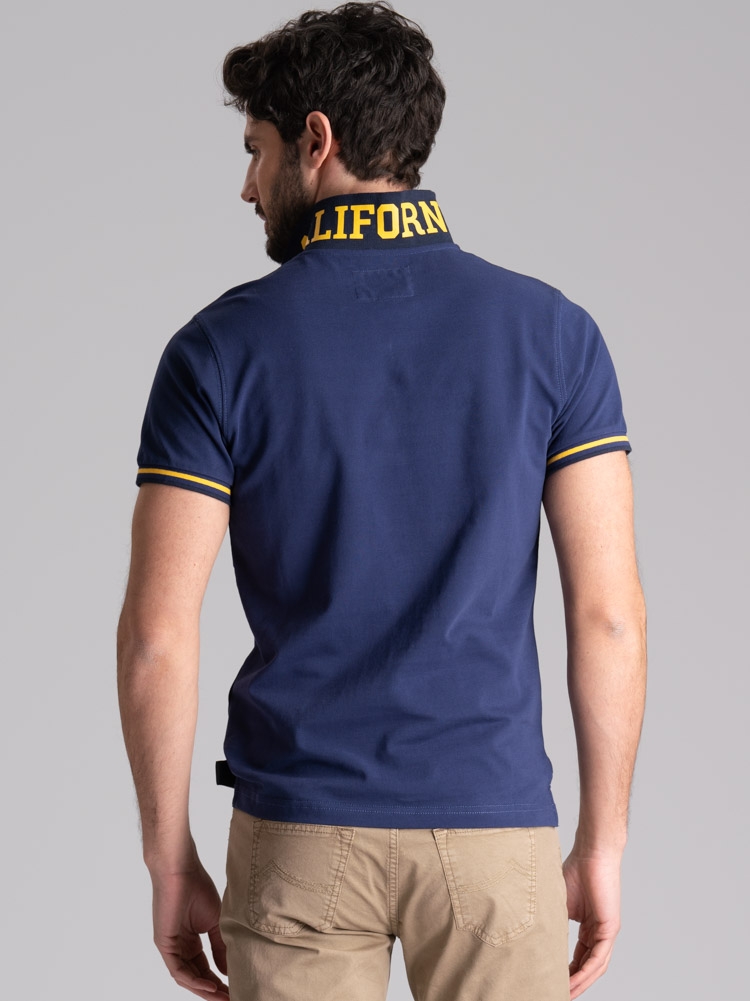 Polo de hombre de media manga con cuello estampado