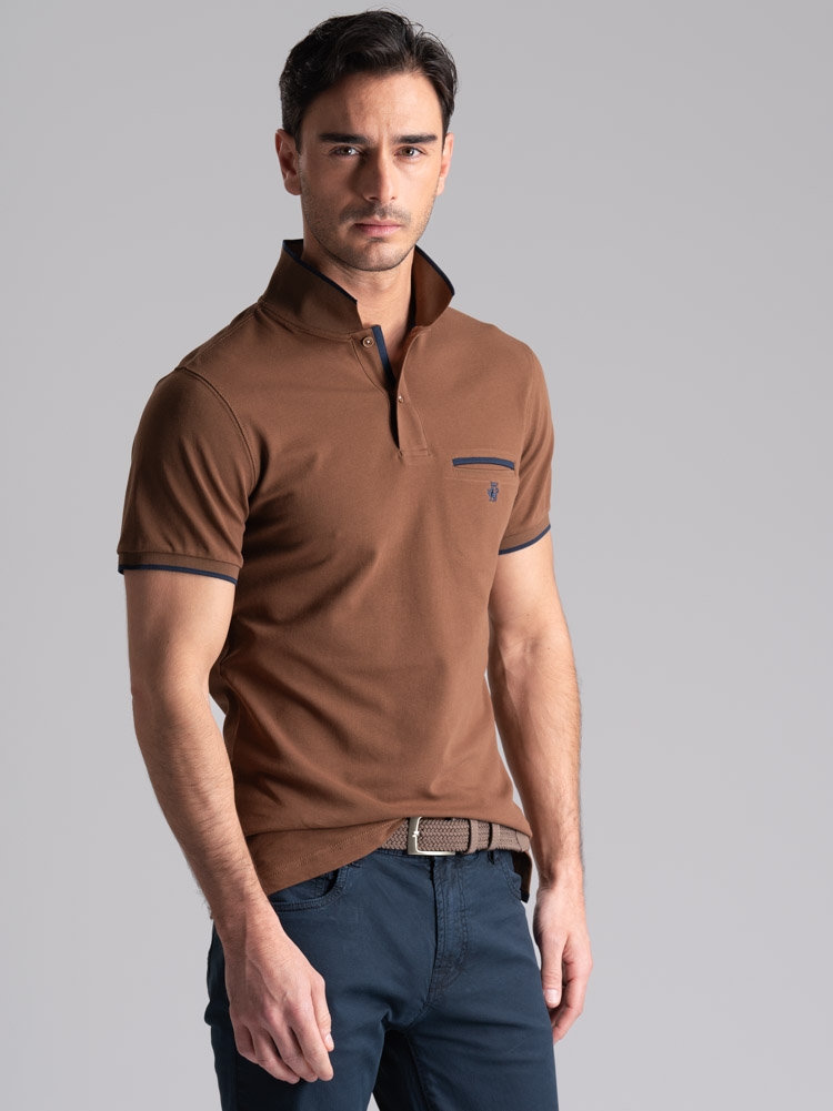 Polo de media manga de color liso para hombre con bolsillo