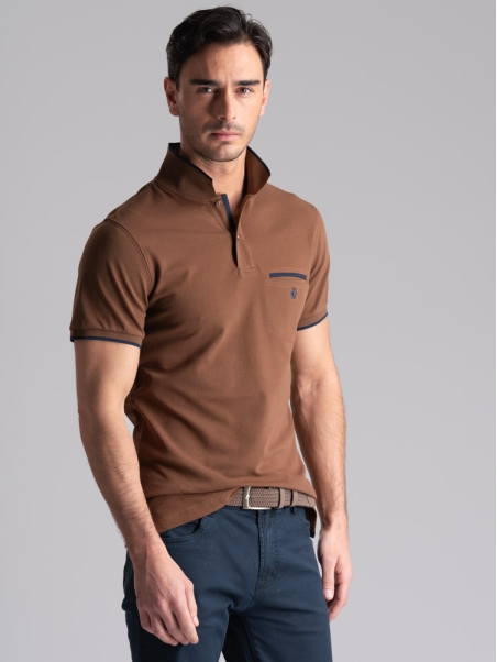 Polo de media manga de color liso para hombre con bolsillo