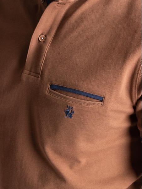 Polo de media manga de color liso para hombre con bolsillo