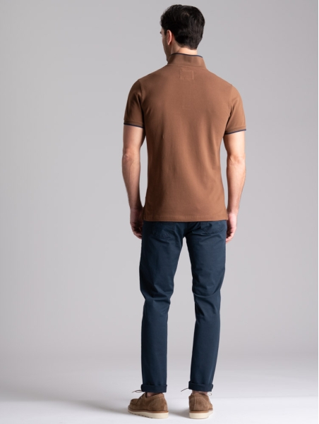 Polo de media manga de color liso para hombre con bolsillo