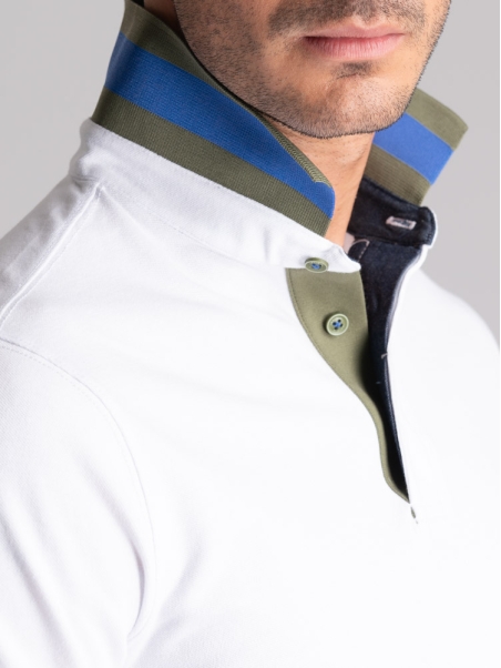 Polo masculino de media manga con inserciones de poliéster