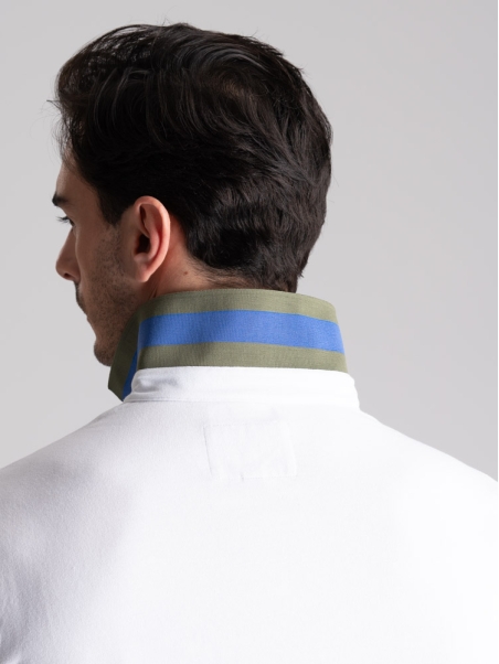 Polo masculino de media manga con inserciones de poliéster