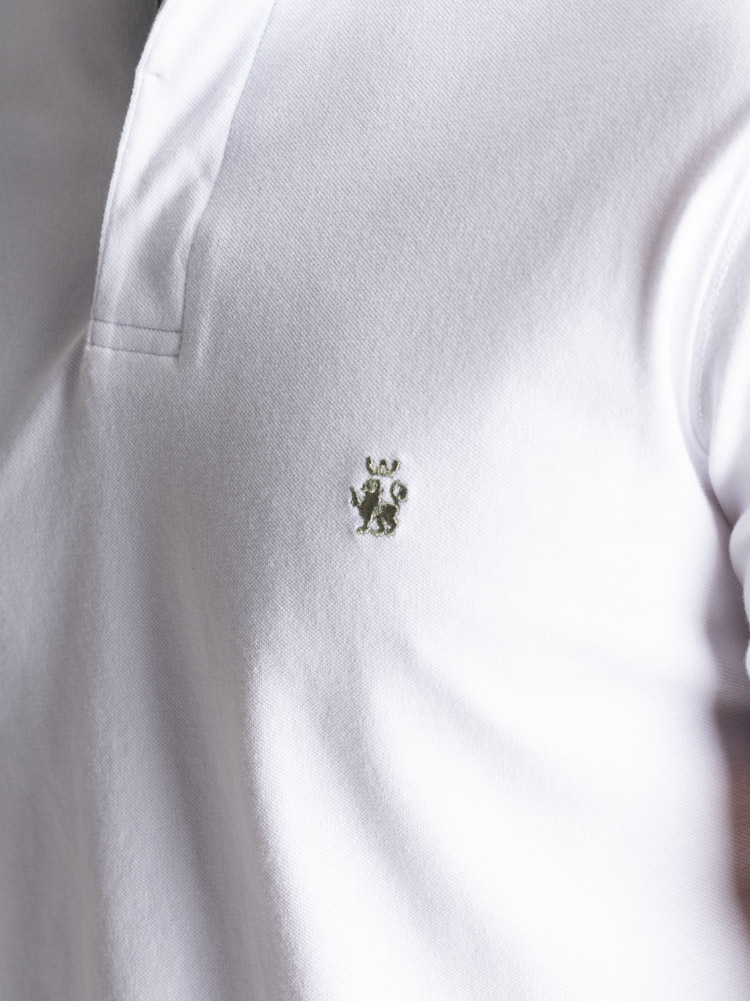 Polo masculino de media manga con inserciones de poliéster