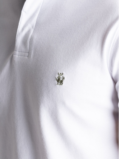 Polo masculino de media manga con inserciones de poliéster