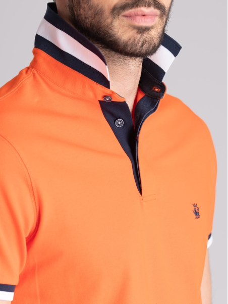 Polo masculino de media manga con inserciones de poliéster