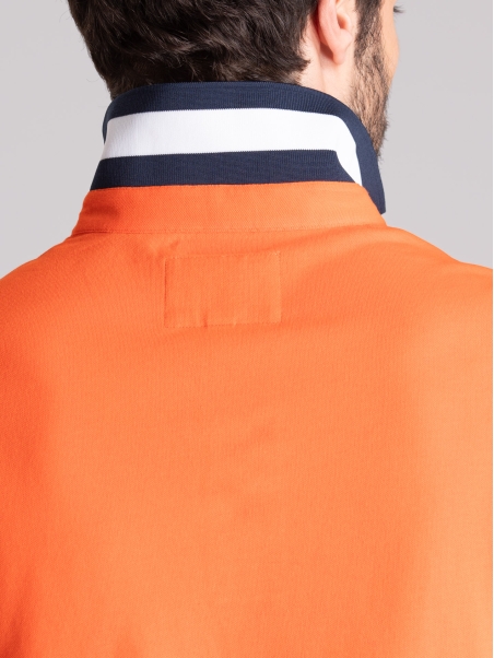 Polo masculino de media manga con inserciones de poliéster