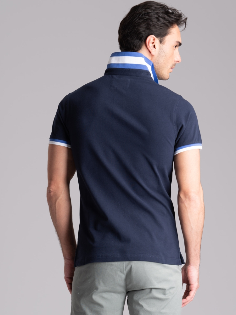 Polo masculino de media manga con inserciones de poliéster