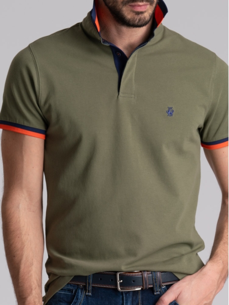 Polo masculino de media manga con inserciones de poliéster