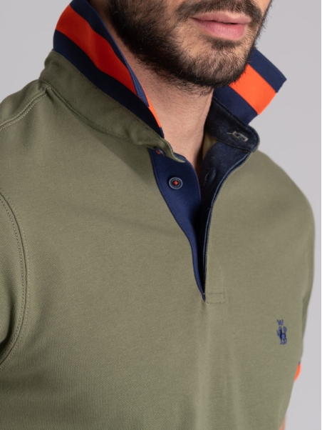 Polo masculino de media manga con inserciones de poliéster