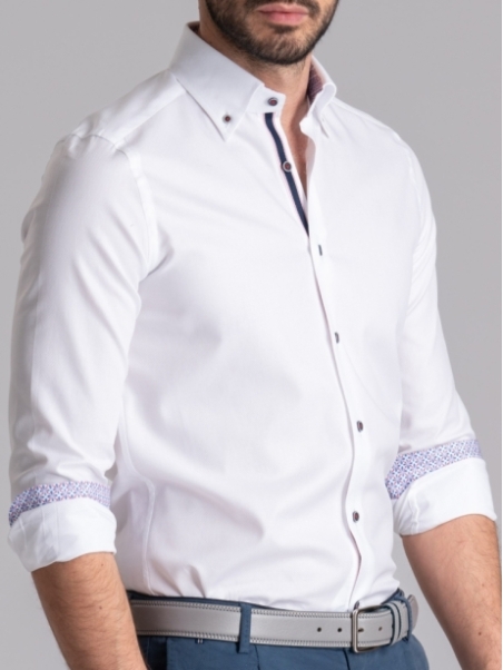 Camisa blanca blindada de cuello abotonado para hombre