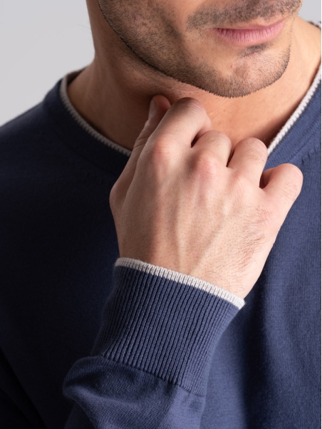 Jersey de cuello redondo para hombre con doble cuello y contrastes