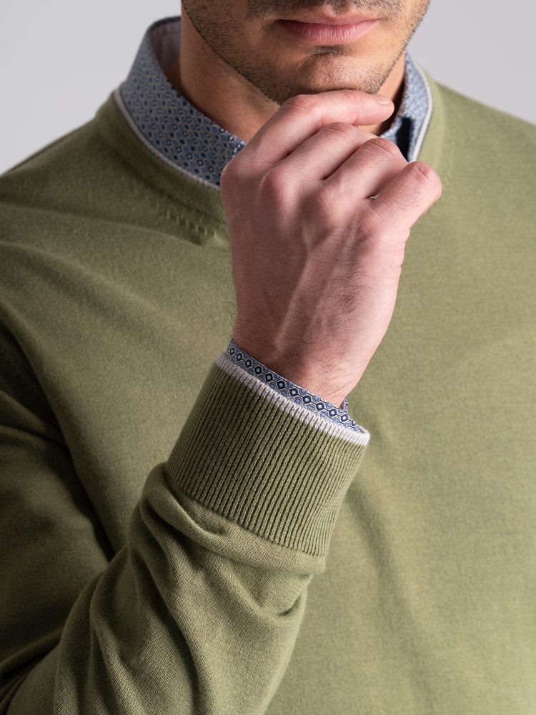 Jersey de cuello redondo para hombre con doble cuello y contrastes