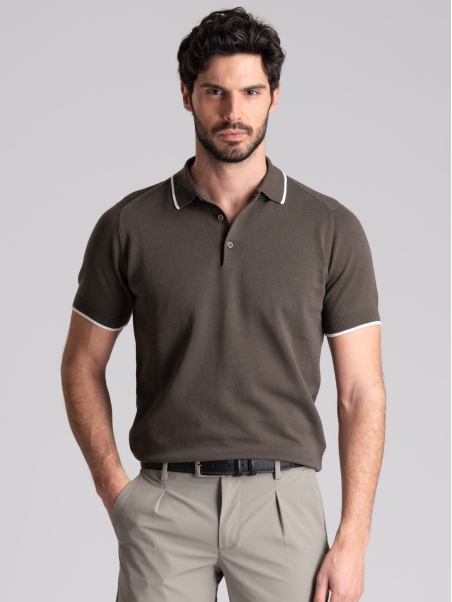 Polo de hombre de media manga en punto por cable con contrastes