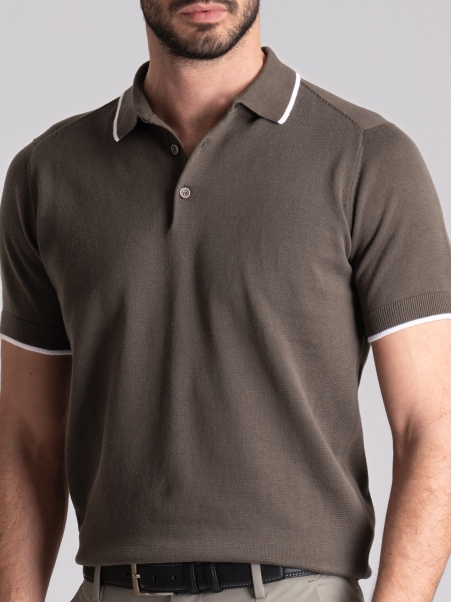 Polo de hombre de media manga en punto por cable con contrastes