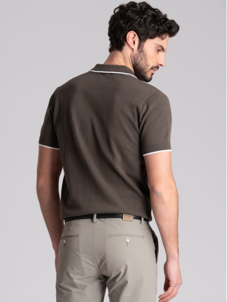 Polo de hombre de media manga en punto por cable con contrastes