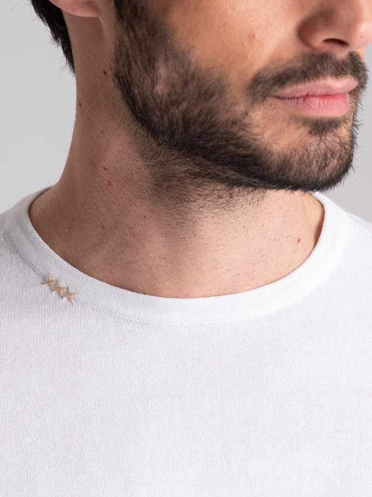 Camiseta de hombre de manga corta en punto satinado con cruces