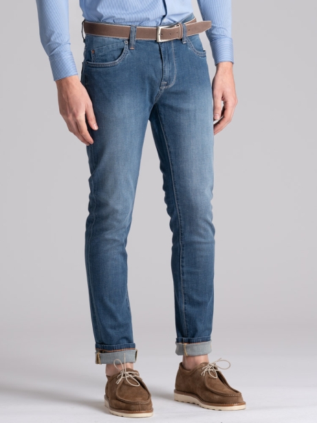 Vaqueros de cinco bolsillos para hombre en denim claro 2