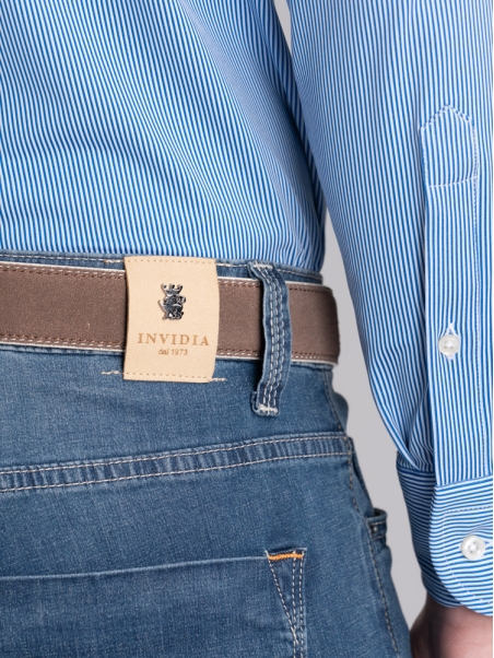 Vaqueros de cinco bolsillos para hombre en denim claro