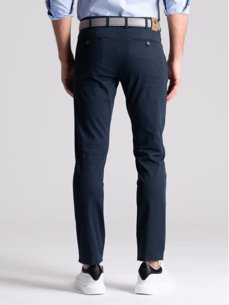 Pantalón chino de espiga para hombre con microdentaduras