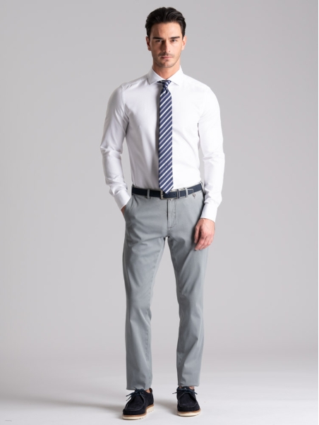 Pantalón chino de espiga para hombre con microdentaduras