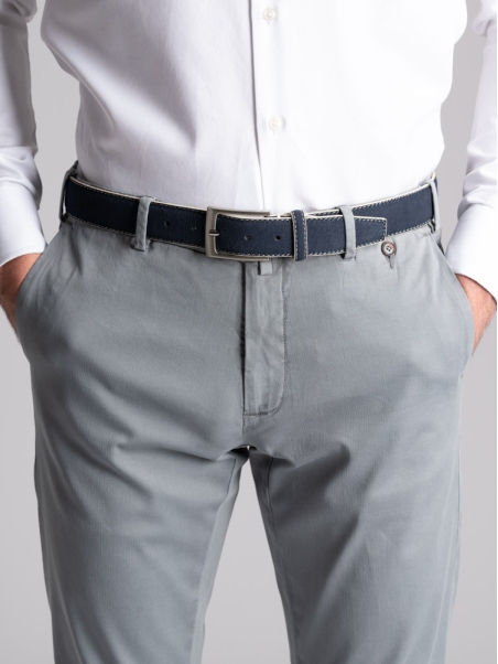 Pantalón chino de espiga para hombre con microdentaduras