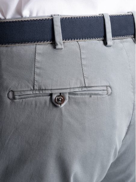 Pantalón chino de espiga para hombre con microdentaduras