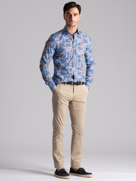 Pantalón chino de hombre con microestampado y solapas
