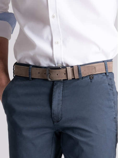 Pantalón chino de hombre con microestampado y solapas