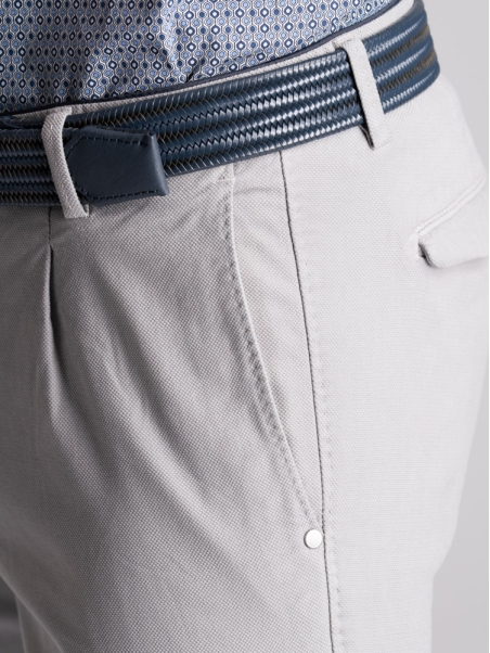 Pantalón chino de hombre en tejido blindado viejo