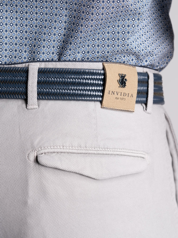 Pantalón chino de hombre en tejido blindado viejo