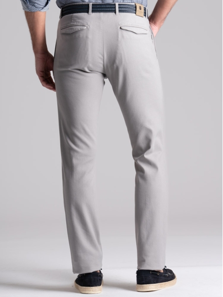 Pantalón chino de hombre en tejido blindado viejo