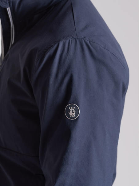 Chaqueta deportiva para hombre con acolchado y capucha