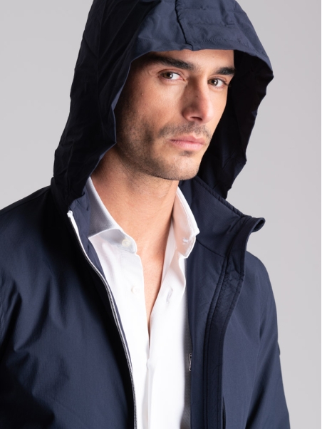 Chaqueta deportiva para hombre con acolchado y capucha