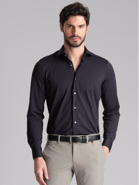 Camisa TECNO de hombre negra perforada cuello semifrancés