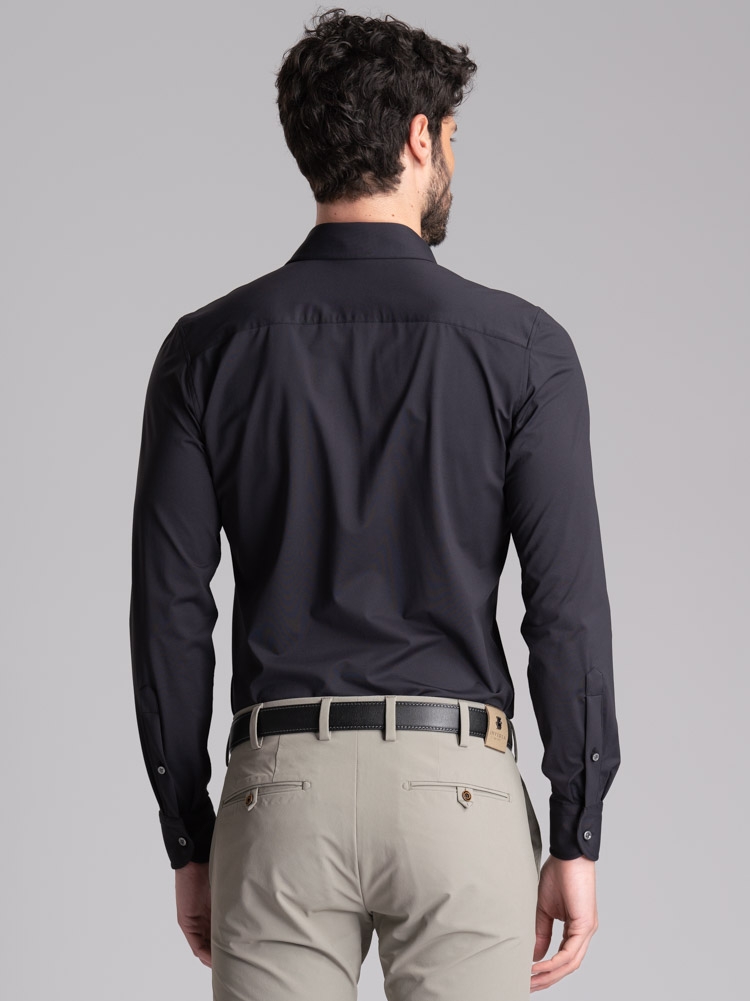 Camisa TECNO de hombre negra perforada cuello semifrancés