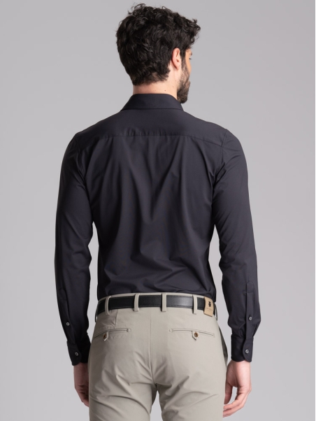 Camisa TECNO de hombre negra perforada cuello semifrancés