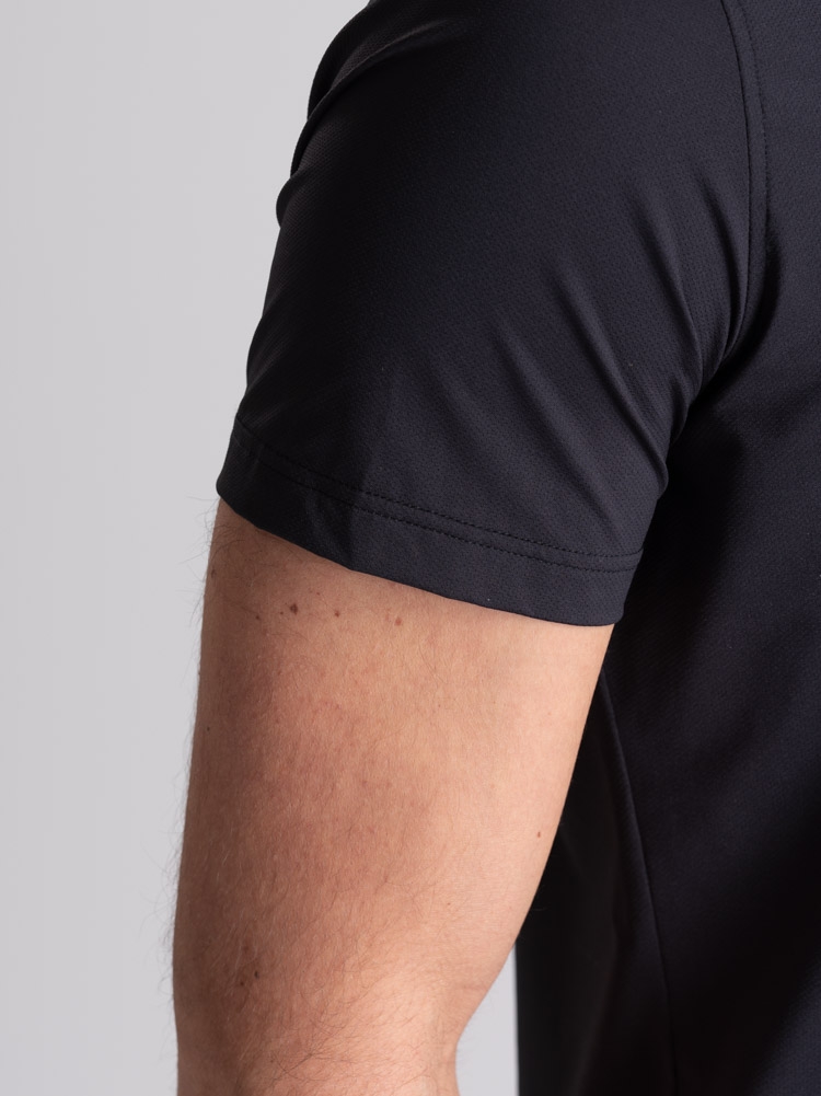 Polo negro de media manga TECNO para hombre con cuello camisero