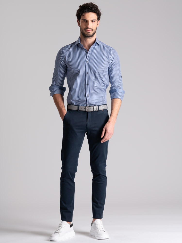 Camicia uomo rigata con alamaro e collo semi francese